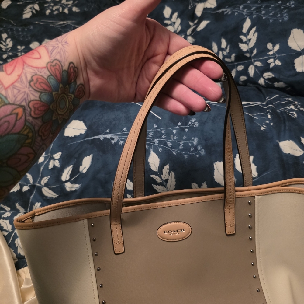 Coach Tan and Cream Women's Tote Bag - Picture 9 of 12